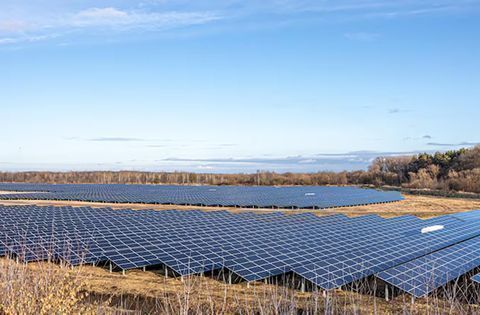 Centrales solares (sistemas de montaje en tierra y en tejados)